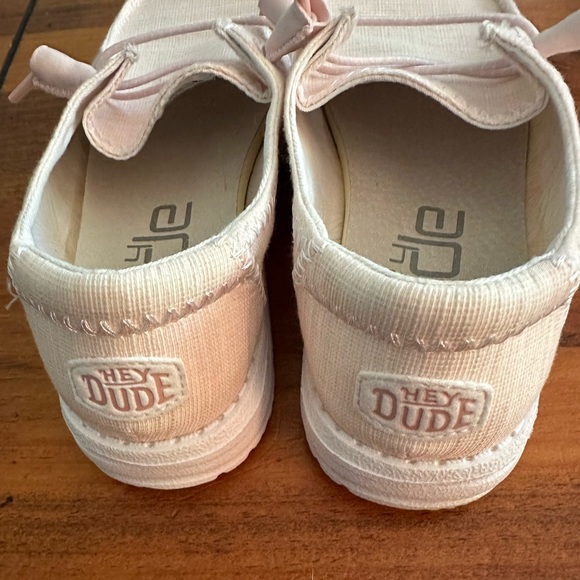 Hey Dude slip-on shoes. “Wendy Star” Pink. Size 7. Excellent condition - Picture 2 of 4
